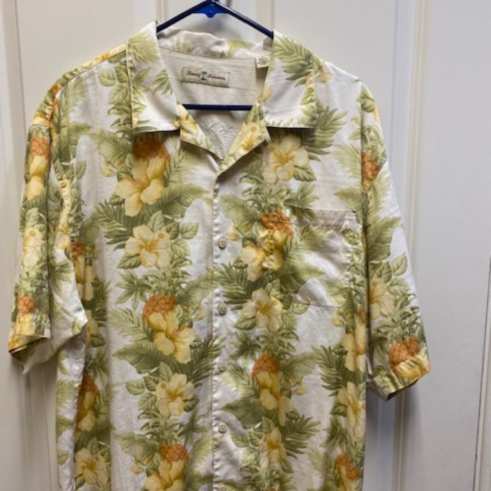 Tommy Bahama XL yellow Pineapple/Hibiscus design